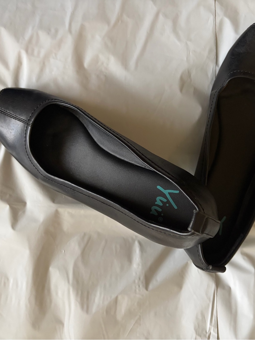 Yuu Black Square-Toe Ballet Flats